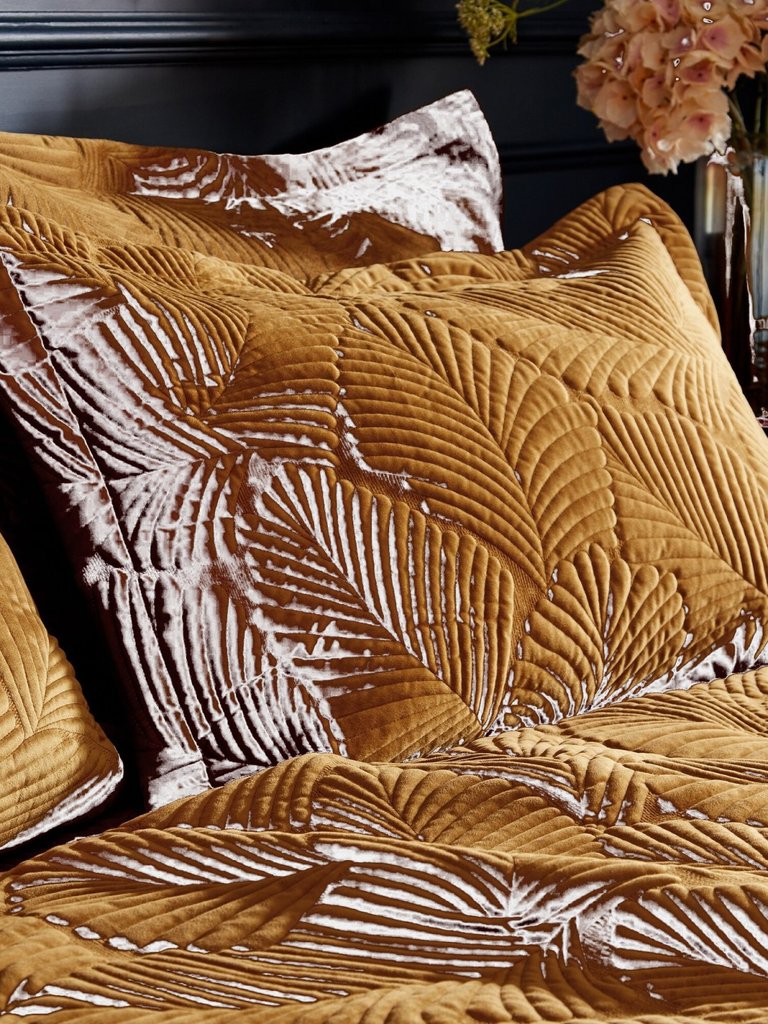 Paoletti Palmeria Velvet Quilted Duvet Set (Gold) (King) (UK - Superking)