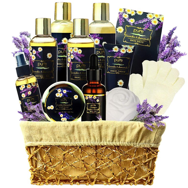 Lavender Chamomile Natural Spa Bath Set, Lavender Aromatherapy Luxurious Bath Gift Set 8 Piece Home Spa Kit. Best Relaxing Gift Basket