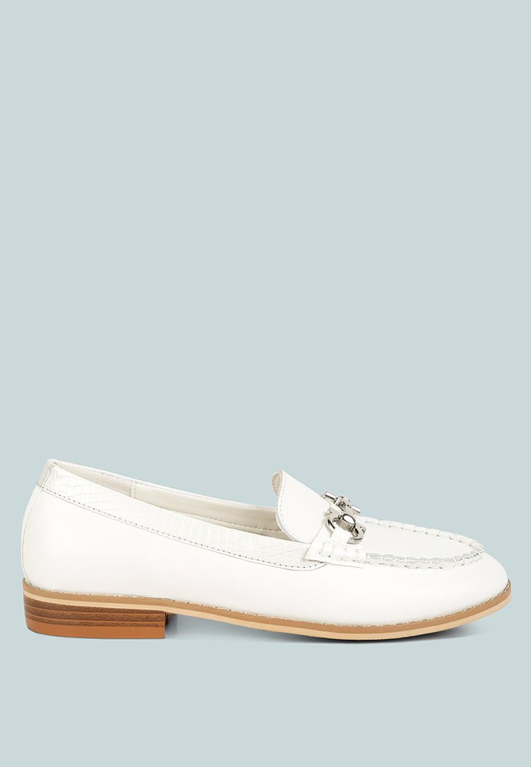 Holda Horsebit Embelished Loafers With Stitch Detail In Off White