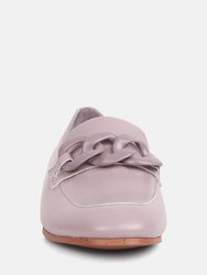 Merva Chunky Chain Leather Loafers In Off Lilac