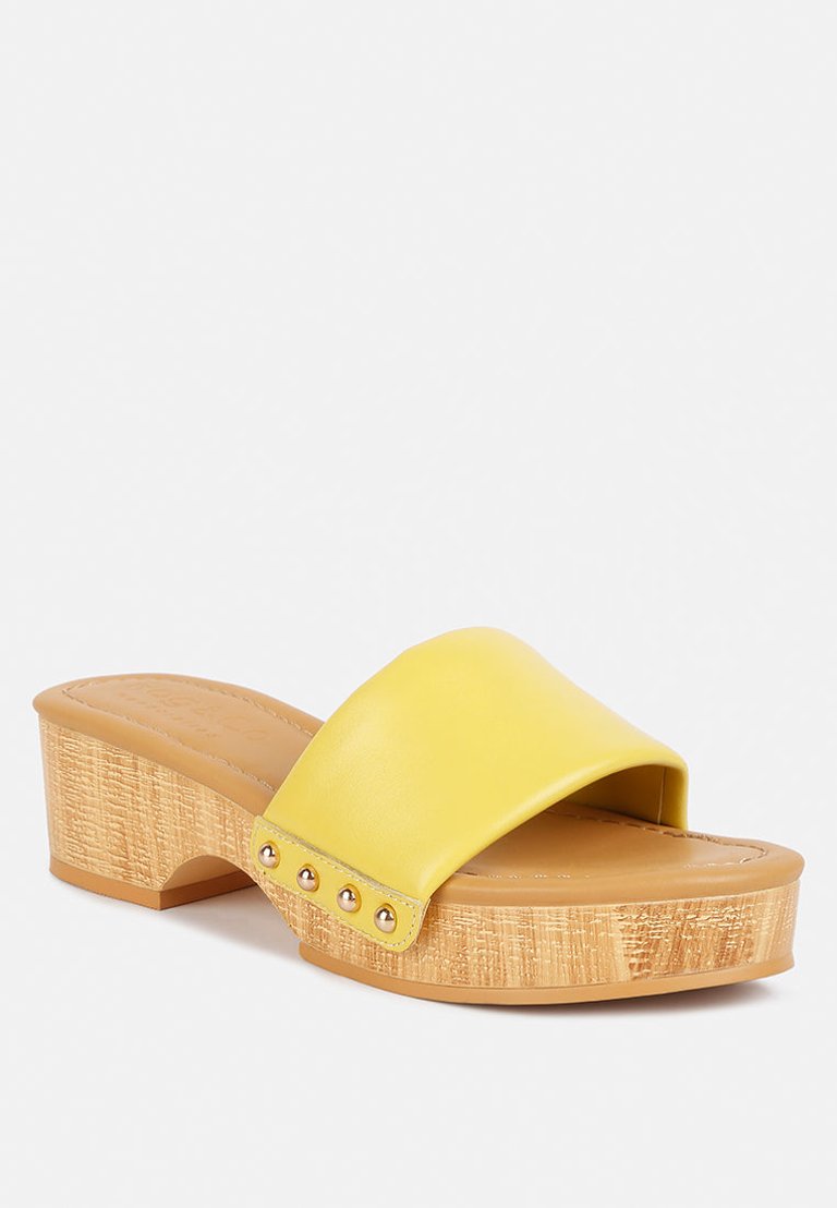 Minny Textured Heel Leather Slip On Sandals In Yellow - Yellow