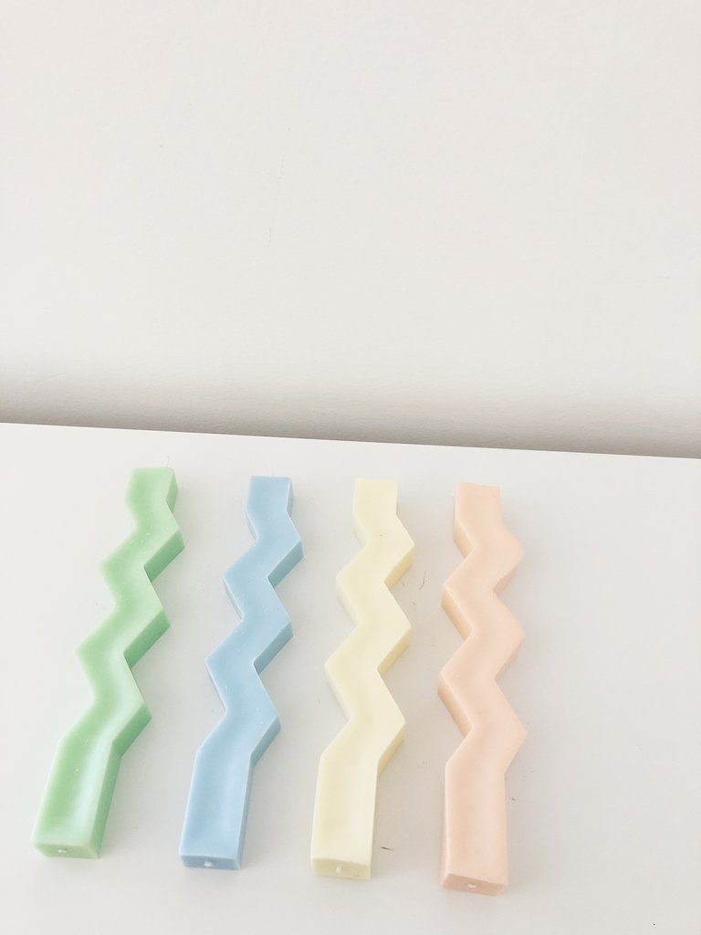 Zig Zag Standing Candlesticks