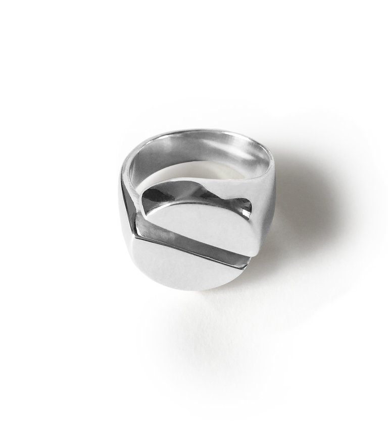 Rae Signet Ring