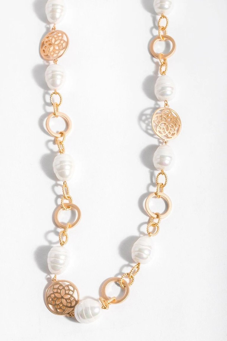 Medallion Pearl Necklace