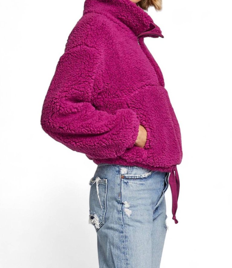 Everest Pullover In Berry