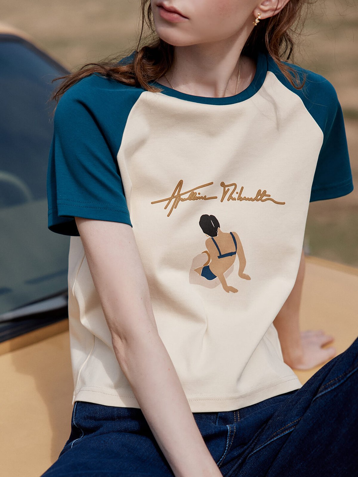 Simple Retro Apolline Women Power Inspired Graphic T-Shirt