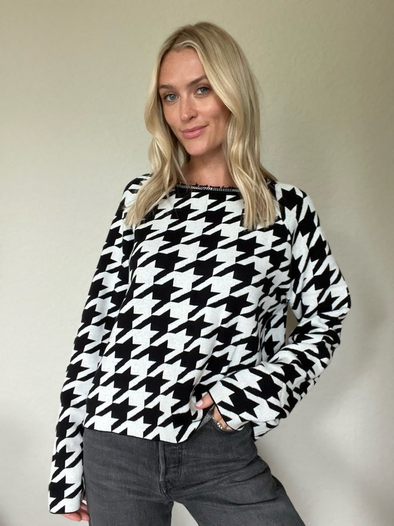 Modesty With Style Top - Black/White