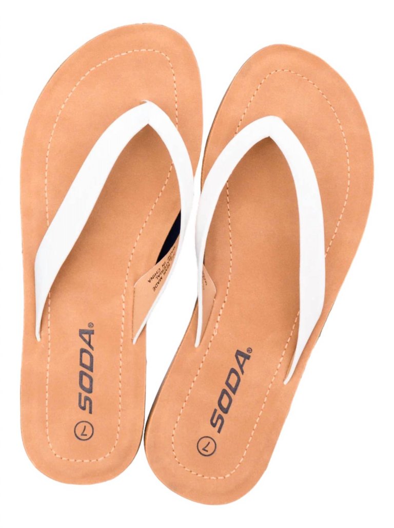 Sandy Shores Flip Flops In White - White