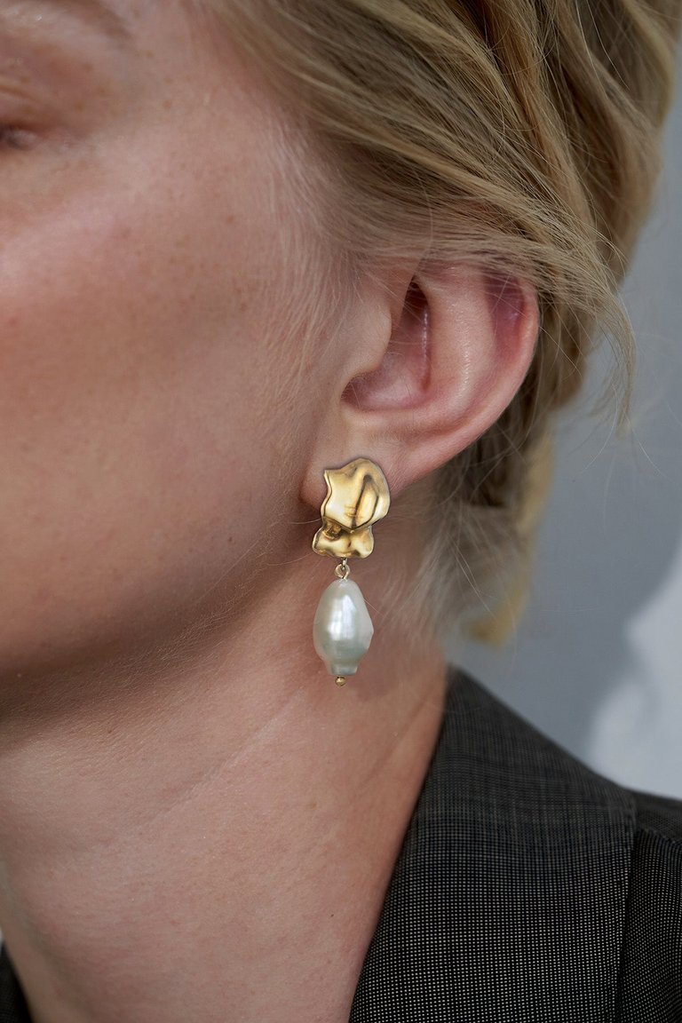 Baroque Pearl Mini Earrings - Gold