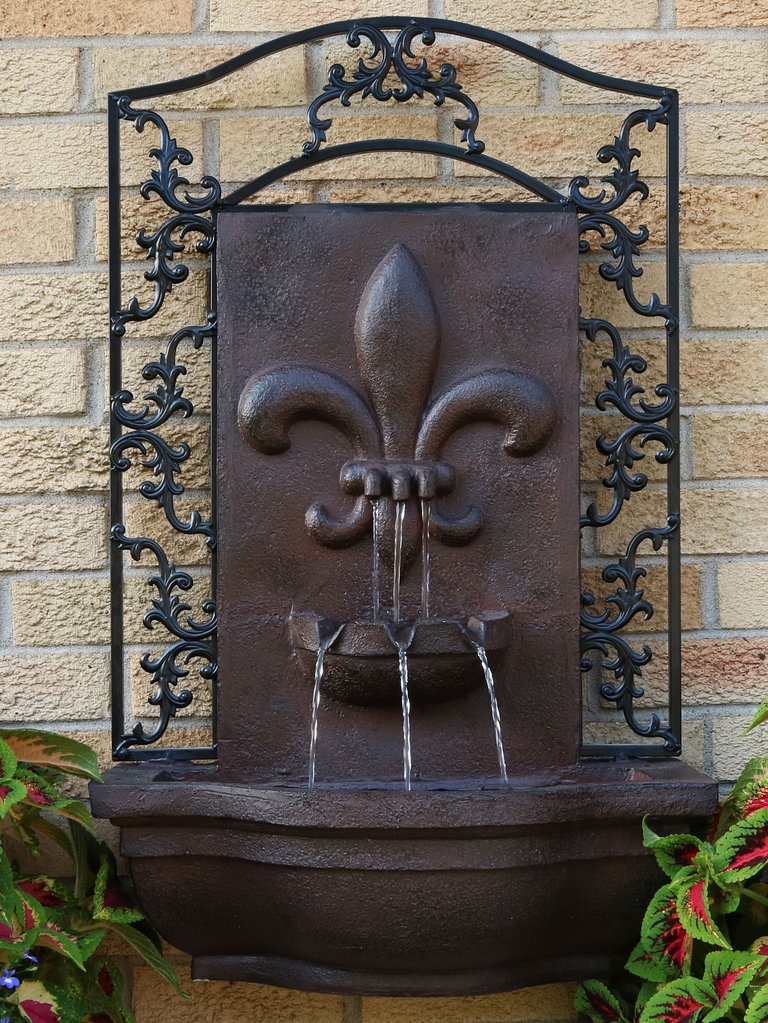 French Lily Solar with Battery Outdoor Wall Fountain 33"