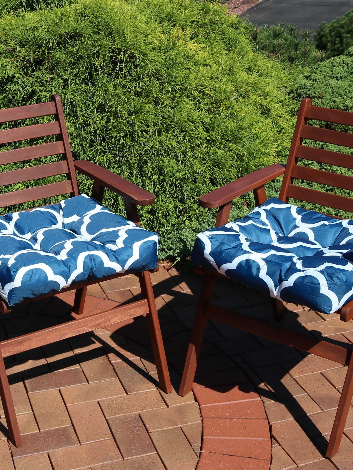 https://images.verishop.com/sunnydaze-decor-sunnydaze-2-tufted-outdoor-square-patio-cushions/M00810011717732-4192116213?auto=format&cs=strip&fit=max&w=1200