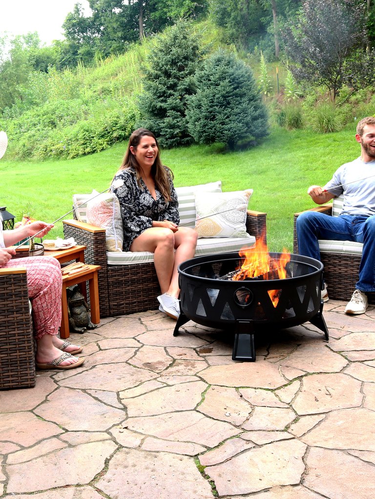 Sunnydaze 34 in Nordic-Inspired Steel Fire Pit with Spark Screen and Poker