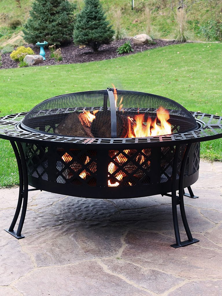 Sunnydaze 40 in Diamond Weave Steel Fire Pit with Spark Screen and Poker