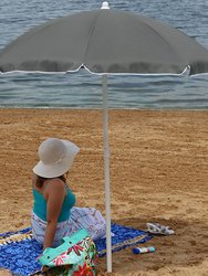 Sunnydaze Beach Umbrella W/ Tilt Function & Shaded Comfort