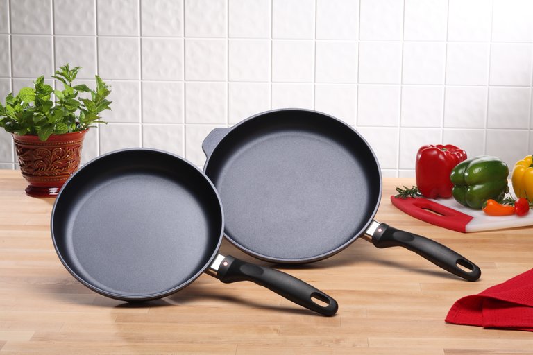 2 Piece Nonstick Fry Pan Set, 9.5 and 11 Inch