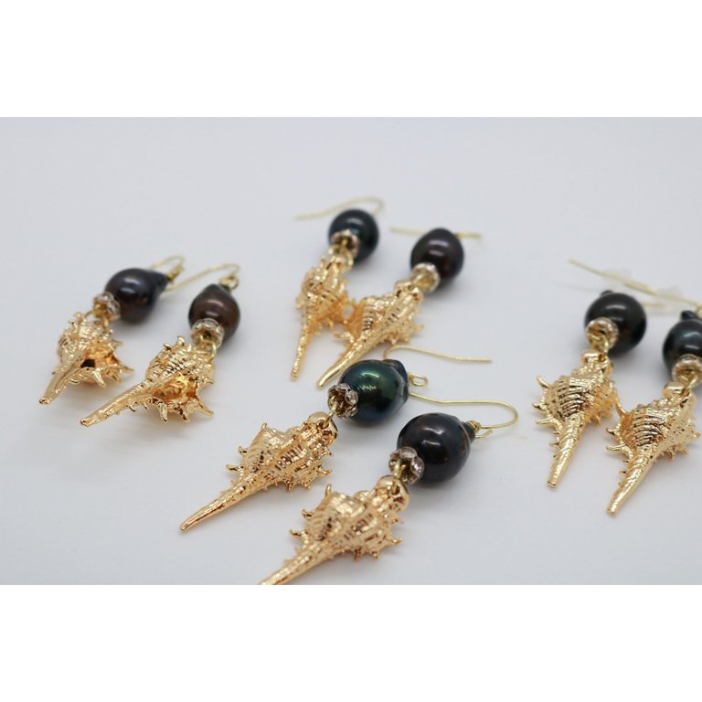 Black Pearl And Gold Shell Earrings - Golf/Black