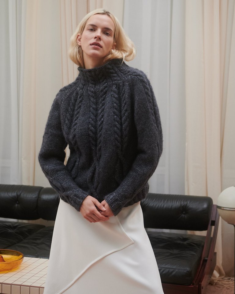 Ūla: Dark Grey Merino Wool Sweater - Dark Grey