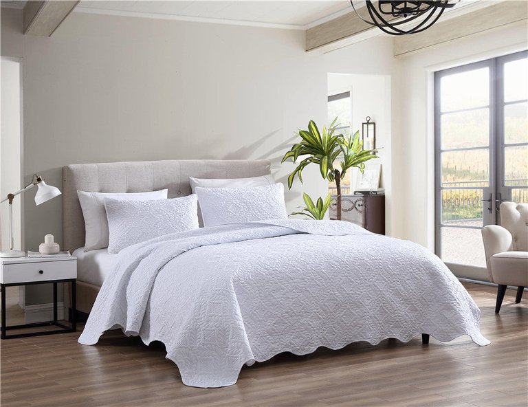 Ivy 3 Piece Scalloped Bedspread Set