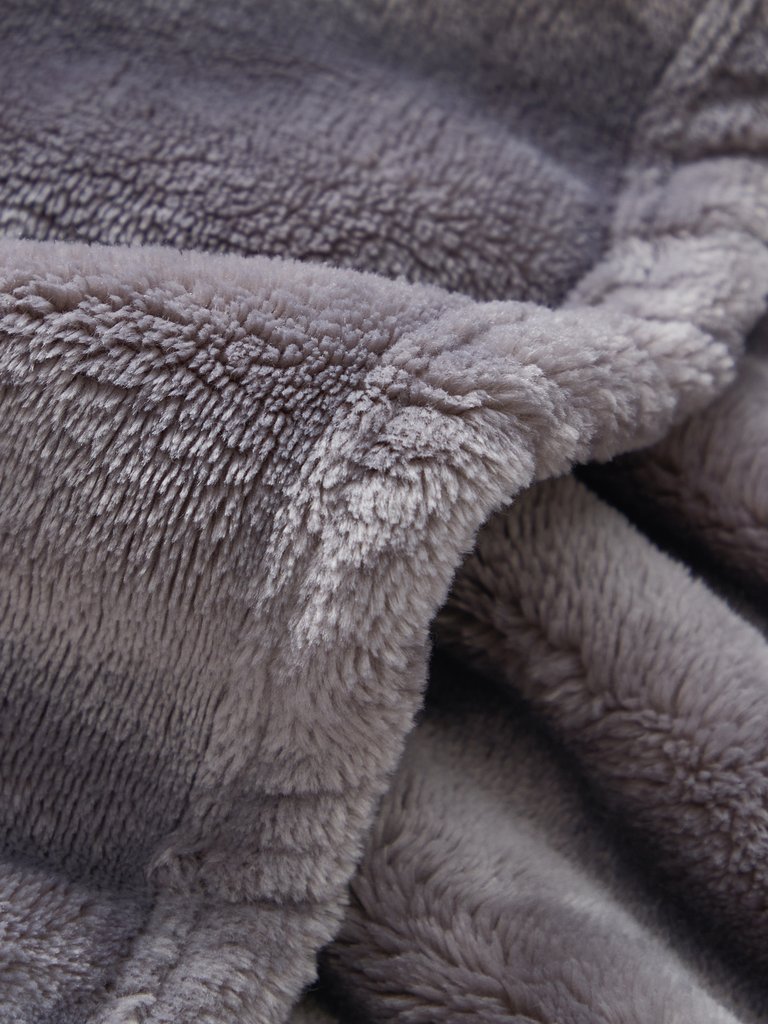 Thesis Solid Ultra Plush Blanket