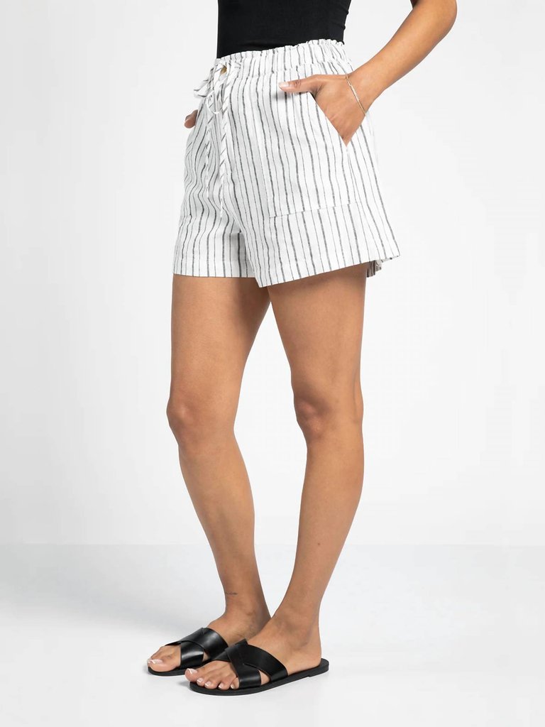 Veronica Shorts In White Black Stripe