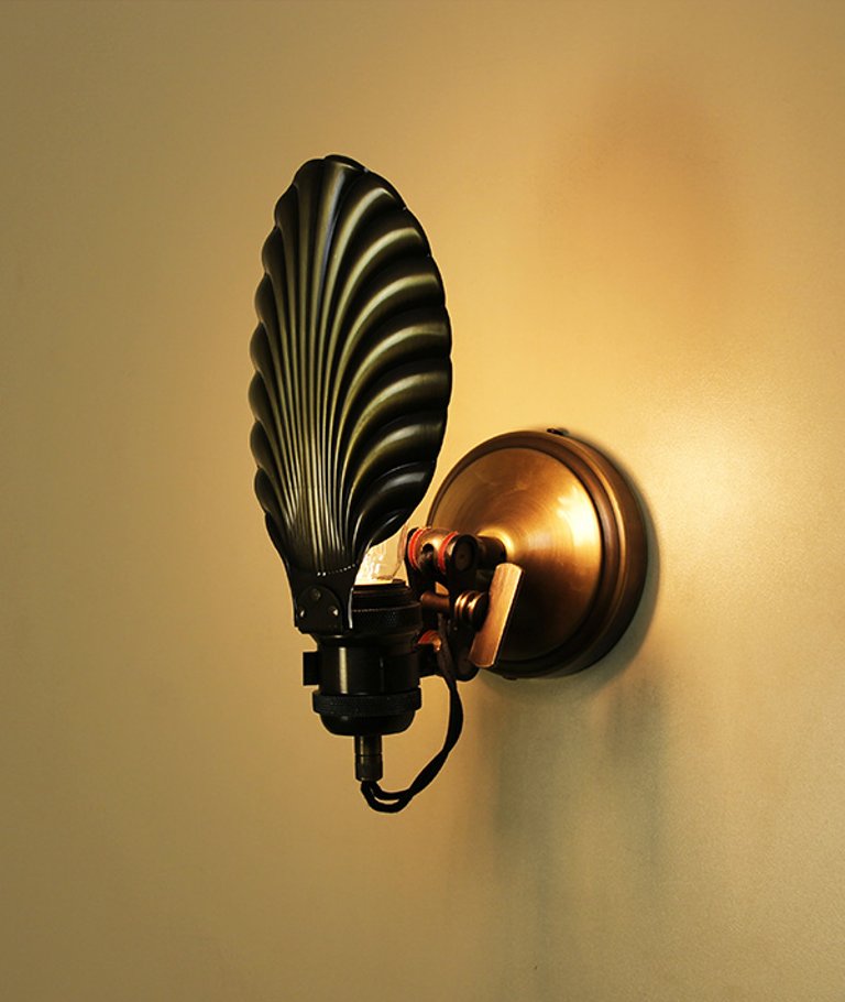 SHELL ADJUSTABLE WALL LAMP