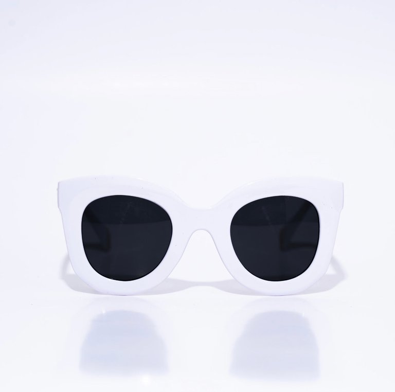 Hot Girl Summer Oversized Wayfarer Women’s Sunglasses - White