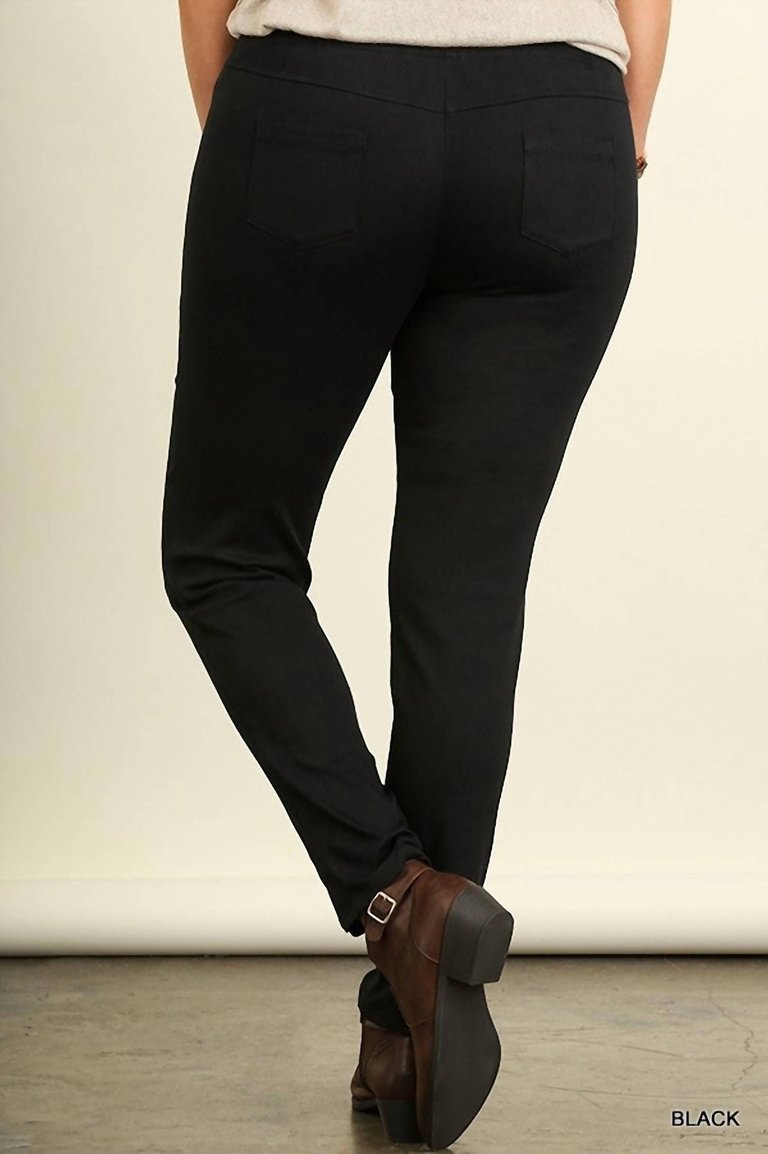 Plus Leggings With Elastic Waist And Back Pockets