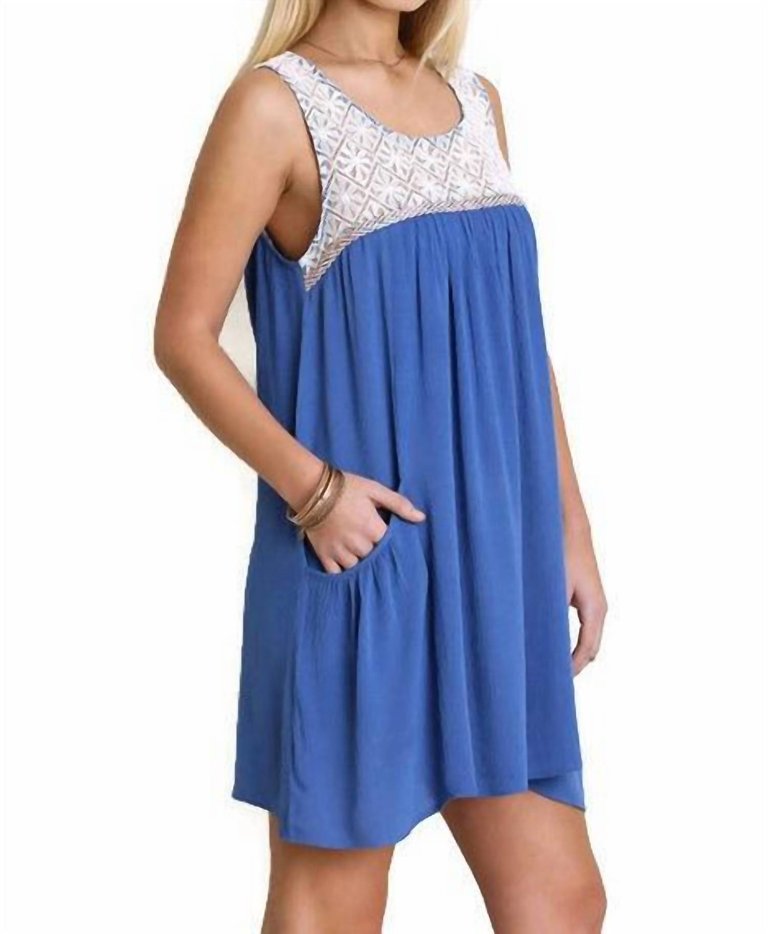 Sleeveless Dress With Lace Detail In Blue