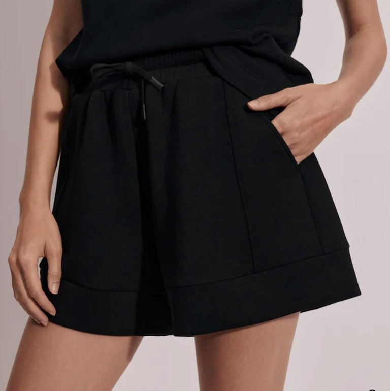 Atrium High Rise Shorts - Black