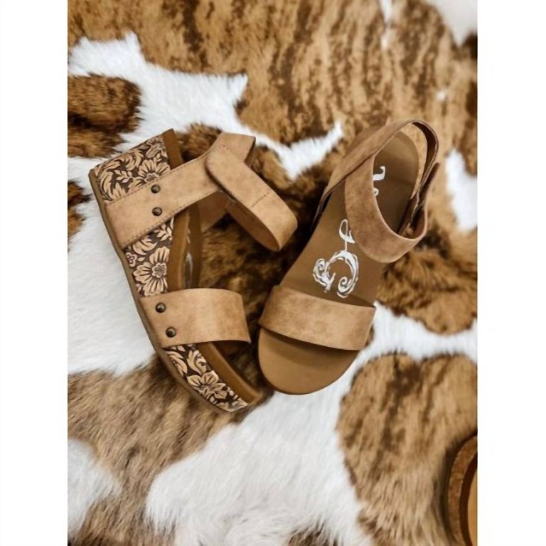 Devon Wedge Sandal In Brown