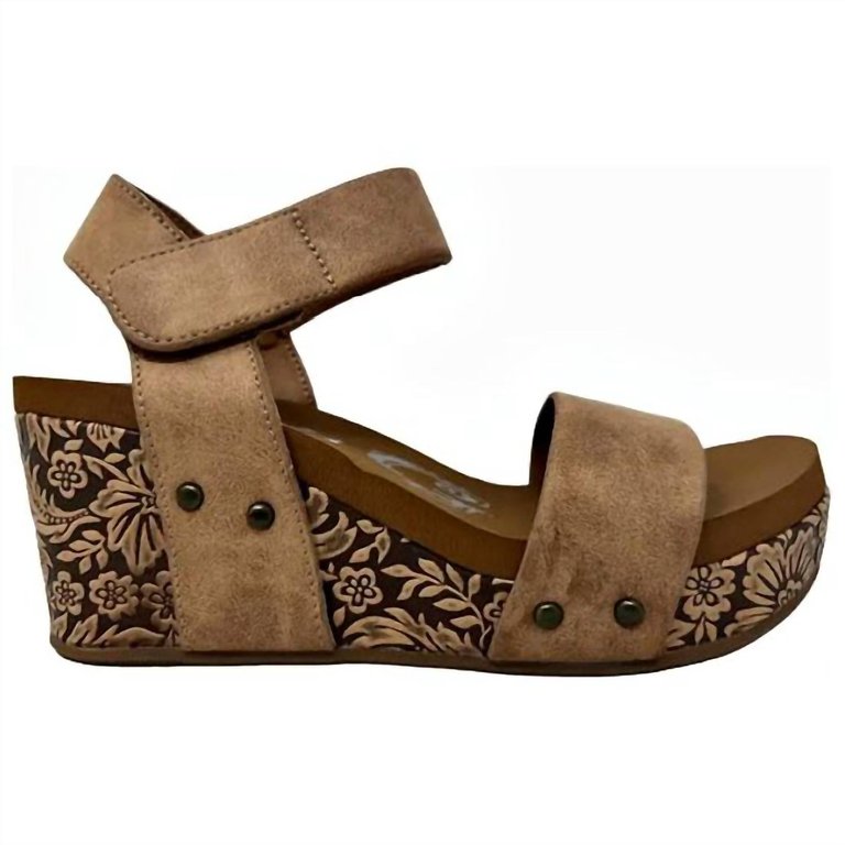 Devon Wedge Sandal In Brown - Brown