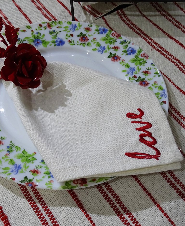 Table Cloth Napkins With Red Embroiderey, Set Of 4