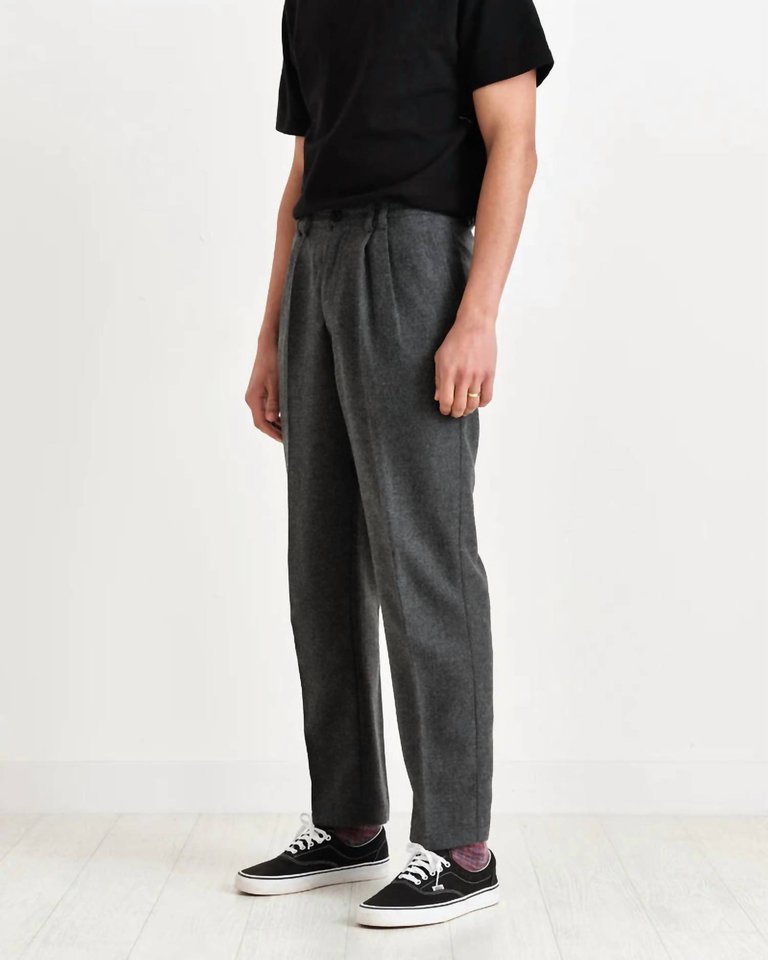 Men's Pleat Trousers In Dark Grey