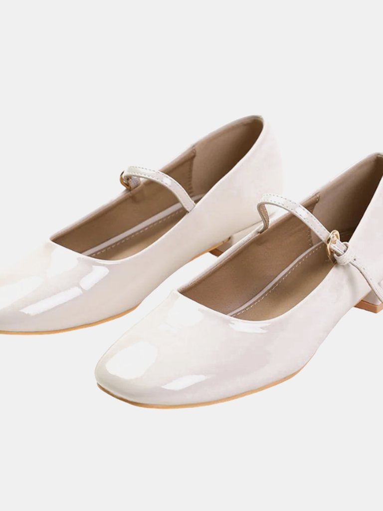 Where's That From Womens/Ladies Minsk Patent Leather Buckle Detail Low Heel Pumps (Cream) (10) - Cream