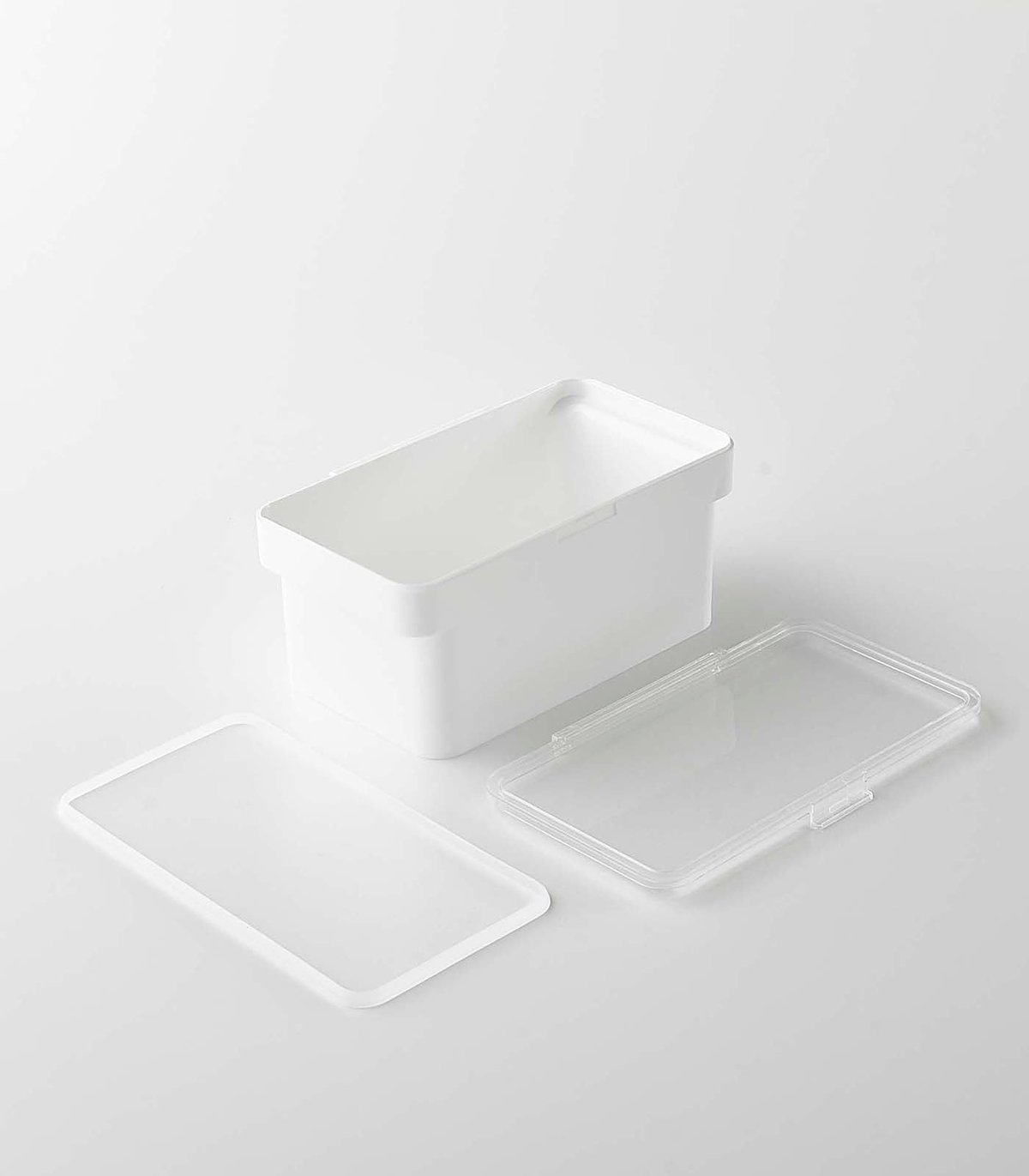 https://images.verishop.com/yamazaki-home-airtight-pet-food-container-three-sizes/M04903208056168-1700569820?auto=format&cs=strip&fit=max&w=1200