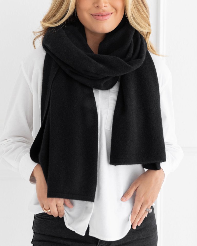 The Dreamsoft Travel Scarf In CloudSpun™ Recycled Cashmere - Black - Black