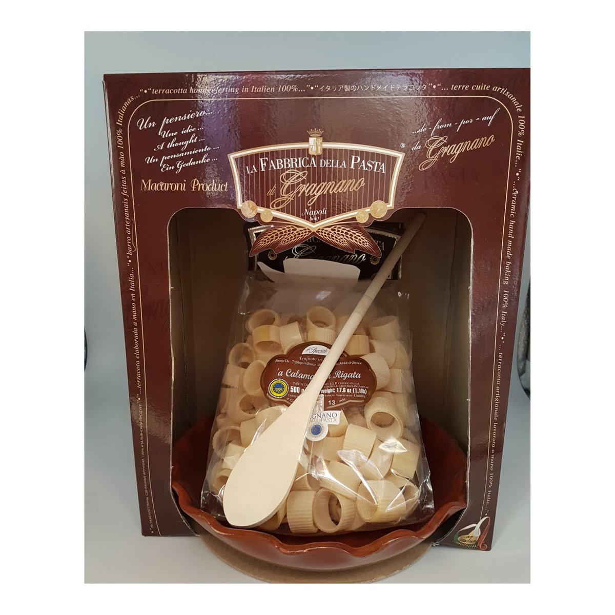 https://images.verishop.com/zia-pia-la-fabbrica-della-pasta-piatto-ricciolone-gift-set-with-handmade-terracotta-bowl-pasta-and-wooden-spoon/M08033406268615-3295570748?auto=format&cs=strip&fit=max&w=1200